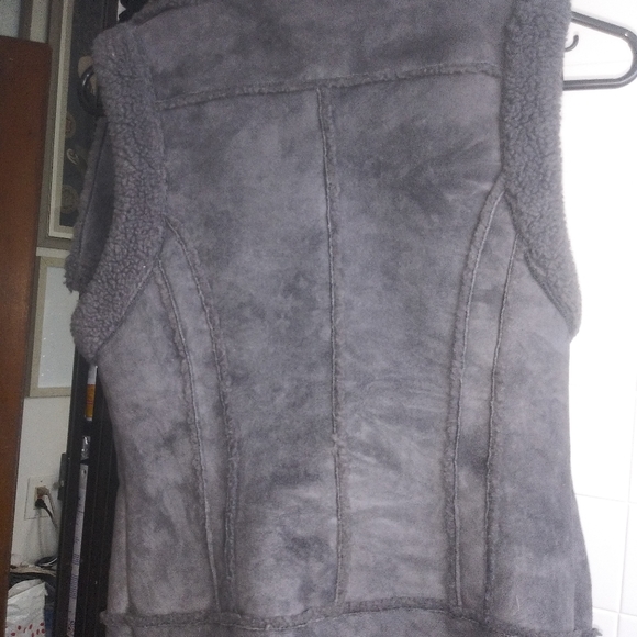 FAB Eco Shearing Look Suede Vest Sz: TP - Picture 9 of 10